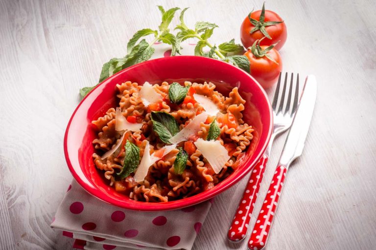 Spelt Pizzichi with Tomatoes and Mint