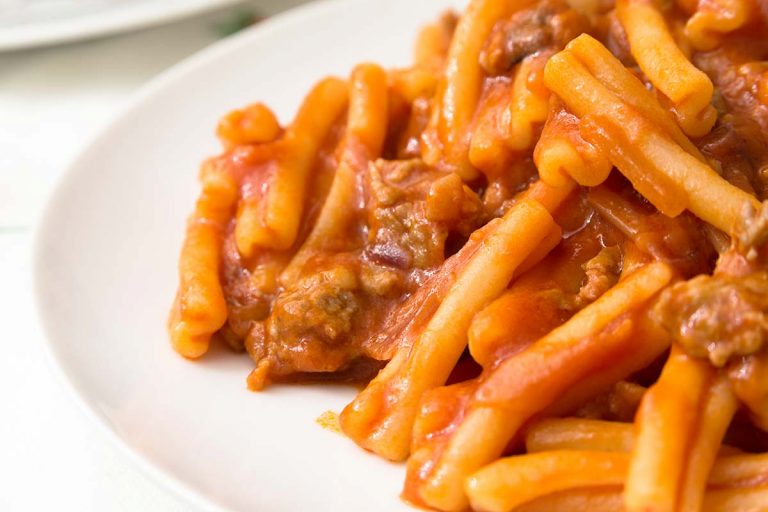 Casareccia Rustichella d&rsquo;Abruzzo con sugo di salsiccia