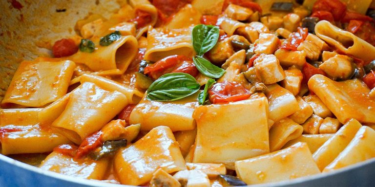 Paccheri con pesce spada e melanzane
