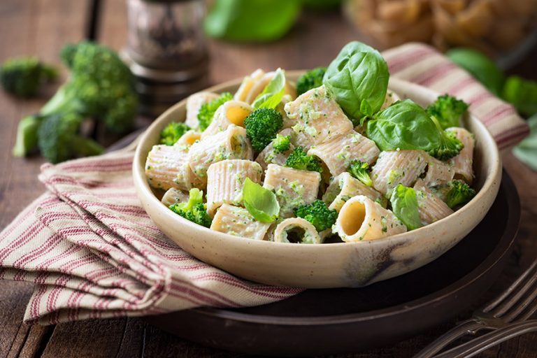 Mezzemaniche alla crema di broccoli e basilico