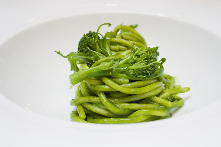 Spaghettone del Leone al pesto di cime di rapa